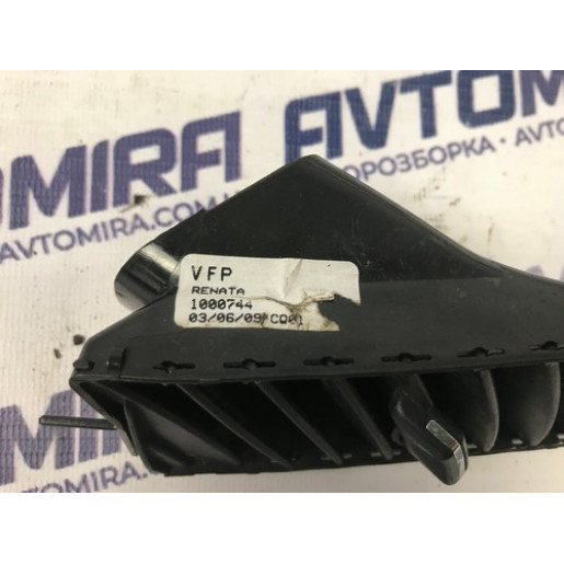 Дефлектор салону центральний правий Opel Zafira B 2005-2011 13145264